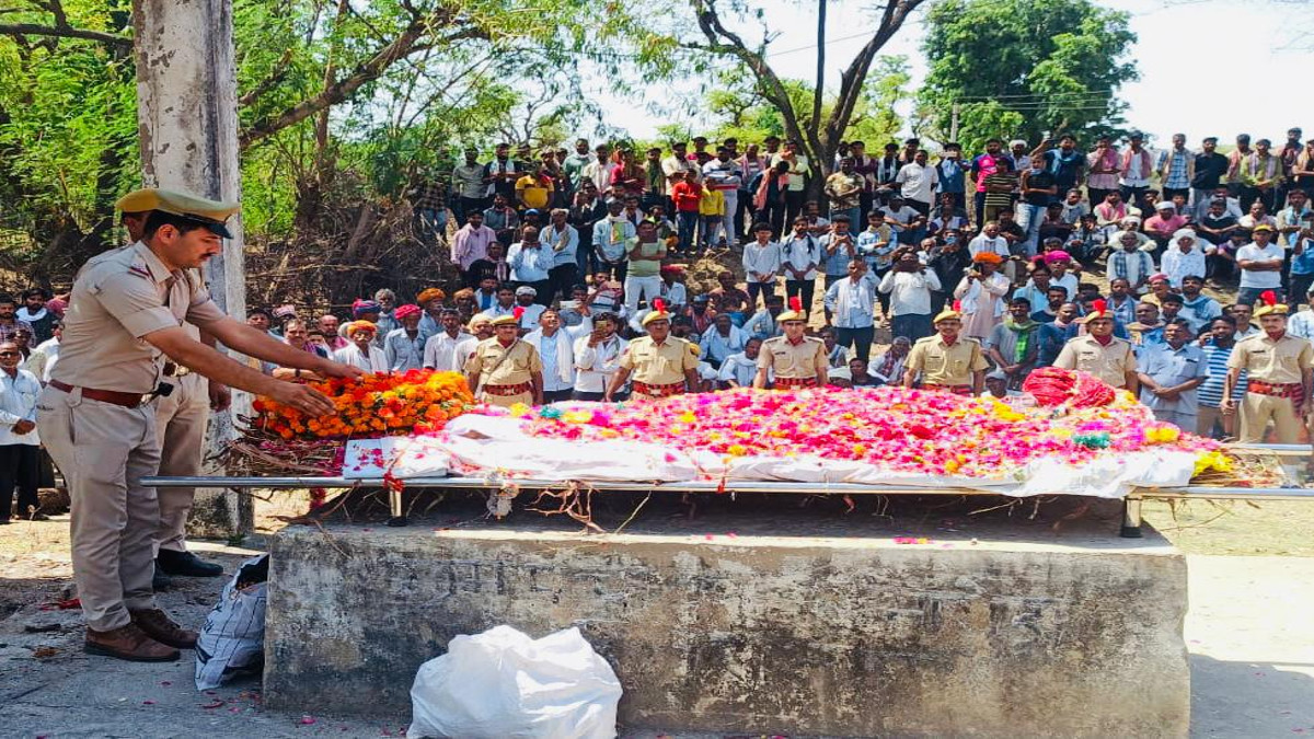 Rajsamand News : शहीद होमगार्ड जवान का पैतृक गांव में राजकीय सम्मान के साथ हुआ
अंतिम संस्कार