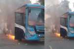आगरा-लखनऊ एक्सप्रेसवे पर एक्सीडेंट के बाद बस में लगी आग, ड्राइवर की मौत…गोरखपुर
से जा रही थी दिल्ली - image