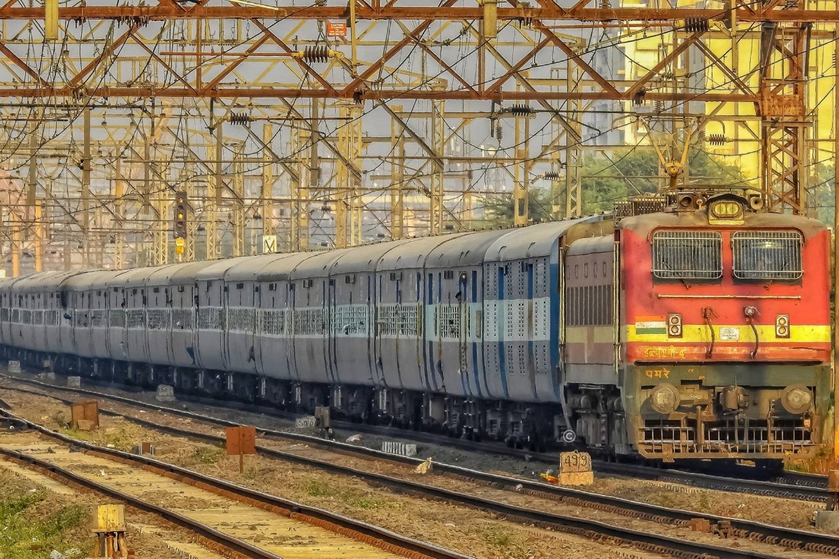 Special Train: मुंबई से अनारक्षित स्पेशल ट्रेन चलाने की घोषणा, 2 मई से लगाएगी 18
फेरे, जानें रूट - image