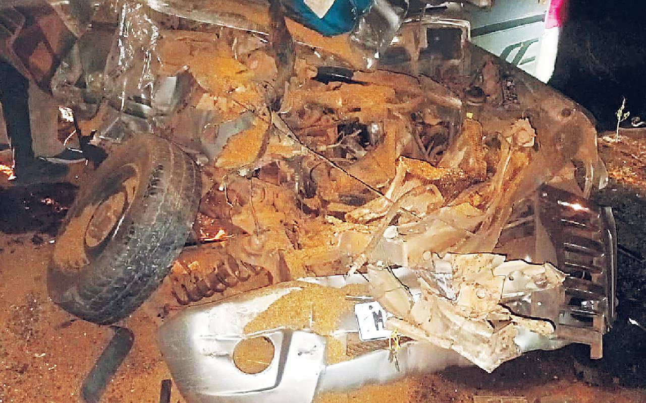 Indore Road Accident: एमपी में दर्दनाक हादसा, एक ही परिवार के 8 लोगों की मौत, एक
गंभीर - image