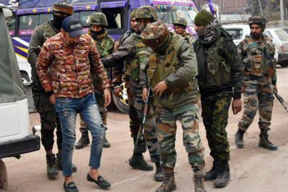 JK: आतंकी हमले के बाद घाटी की बढ़ाई सुरक्षा, जम्मू कश्मीर में आतंकियों का OGW
गिरफ्तार