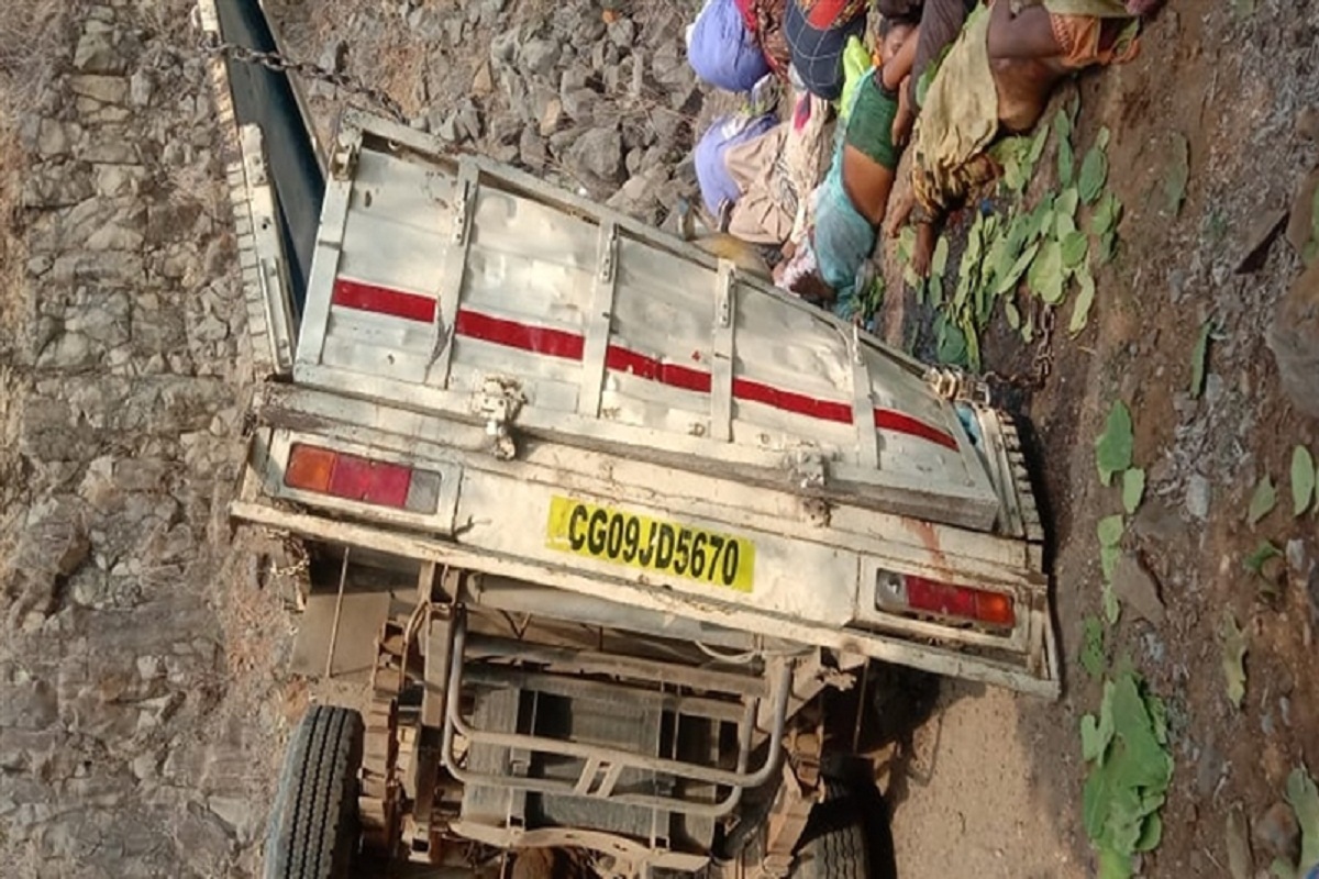 Chhattisgarh road accident: कवर्धा में पिकअप पलटने से 15 बैगा आदिवासियों की मौत,
कई घायल