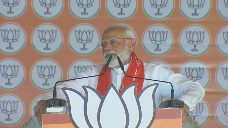 Lok Sabha Elections 2024 pm narendra modi says Only royal family should become CM PM this tea seller has broken this evil practice in etawah