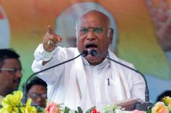 Mallikarjun Kharge: ‘भाजपा आतंकियों की पार्टी’, प्रधानमंत्री के बयान पर कांग्रेस
अध्यक्ष का विवादित बयान - image