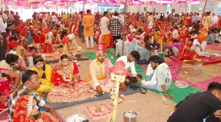 एक-दूजे का थामा हाथ, 231 जोड़े परिणय सूत्र में बंधे