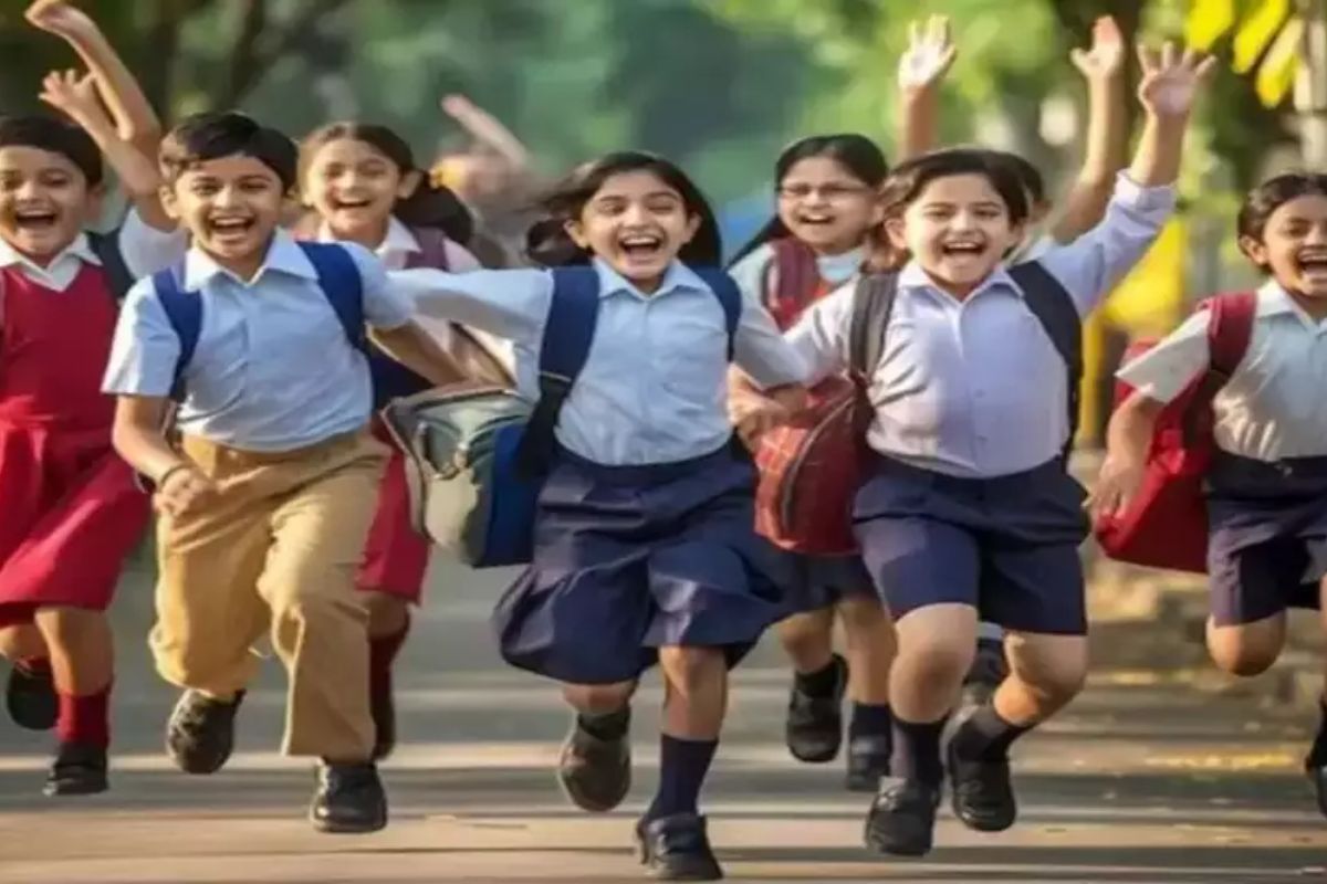 May 2024 School Holiday List: दिल्ली, यूपी, बिहार से लेकर कई राज्यों में महीनेभर
बंद रहेंगे स्कूल, बच्चों की होगी मौज - image
