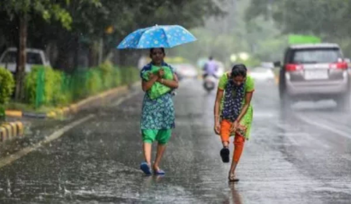 Monsoon: खुशखबरी! गर्मी से राहत दिलाने आ रहा मॉनसून, इस तारीख से शुरू होगी झमाझम
बारिश - image