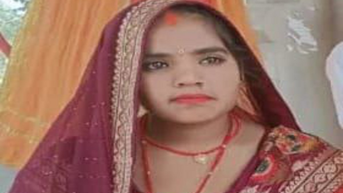 CG Husband Murdered Wife: 5 दहेज लोभियों ने नवविवाहिता की हत्या कर कुएं में फेंक
दी लाश, मायके में बताया- आपकी लड़की भाग गई, घर में छिड़का इत्र - image