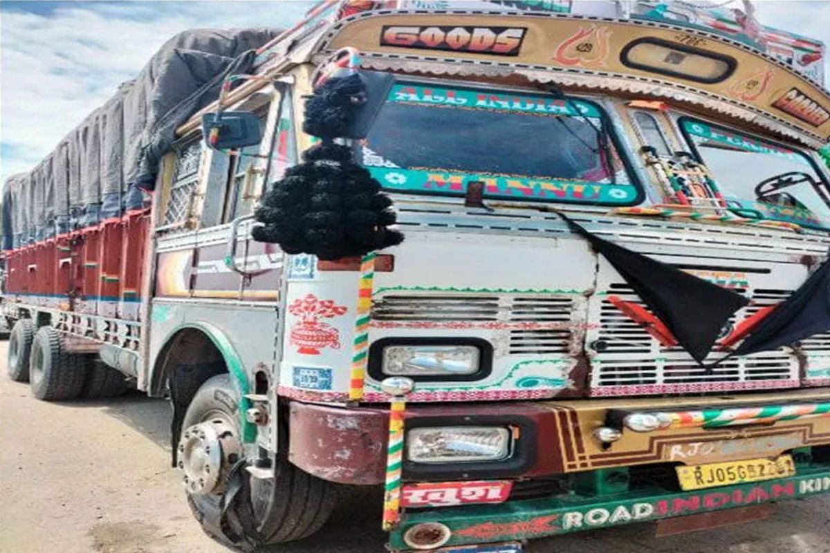 टैक्स बचाने के लिए ट्रांसपोर्टर्स कर रहे हेरफेर, जानें नगालैंड से क्या है
राजस्थान का कनेक्शन