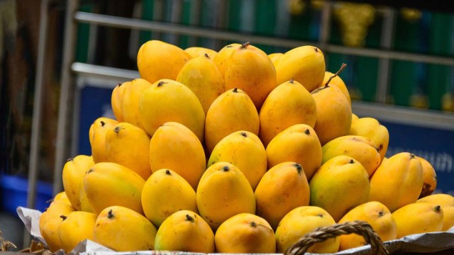 How to Identify Naturally Ripe Mangoes