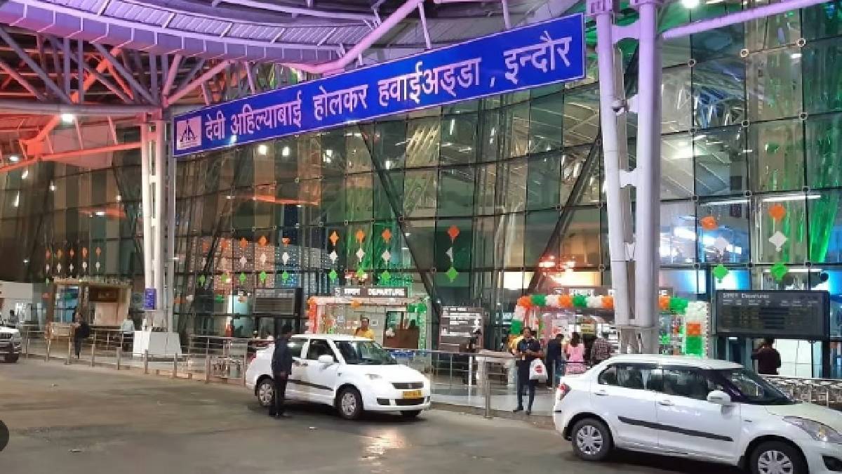 Indore Airport : इंदौर एयरपोर्ट को बम से उड़ाने की धमकी, TERRORIZERS111 ने ली
जिम्मेदारी, मचा हड़कंप - image