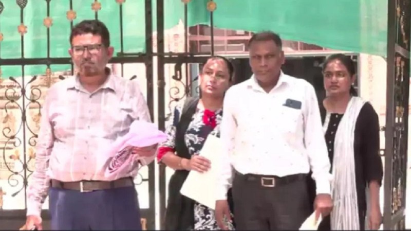 मदरसे में सर्वे करने पहुंचे प्रिंसिपल पर भीड़ ने किया हमला