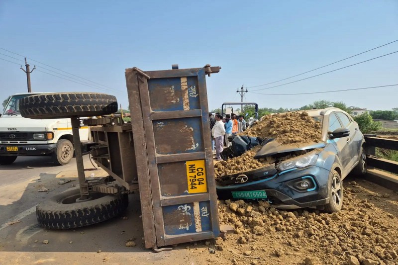 Raipur road accident, road accident, cg breaking, road accident