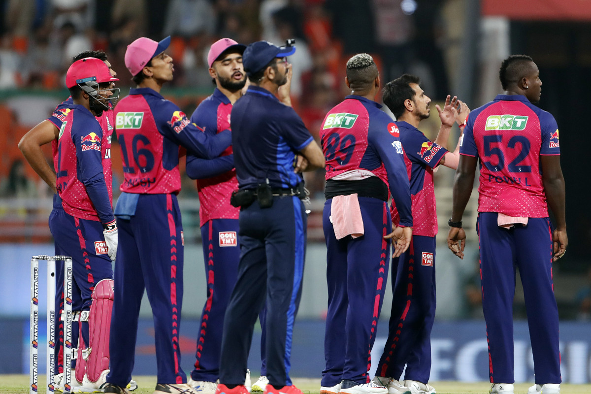 राजस्थान समेत इन 5 टीम को बड़ा झटका, T20 वर्ल्ड कप की तैयारी के लिए IPL छोड़
स्‍वदेश लौटेंगे ये विदेशी खिलाड़ी