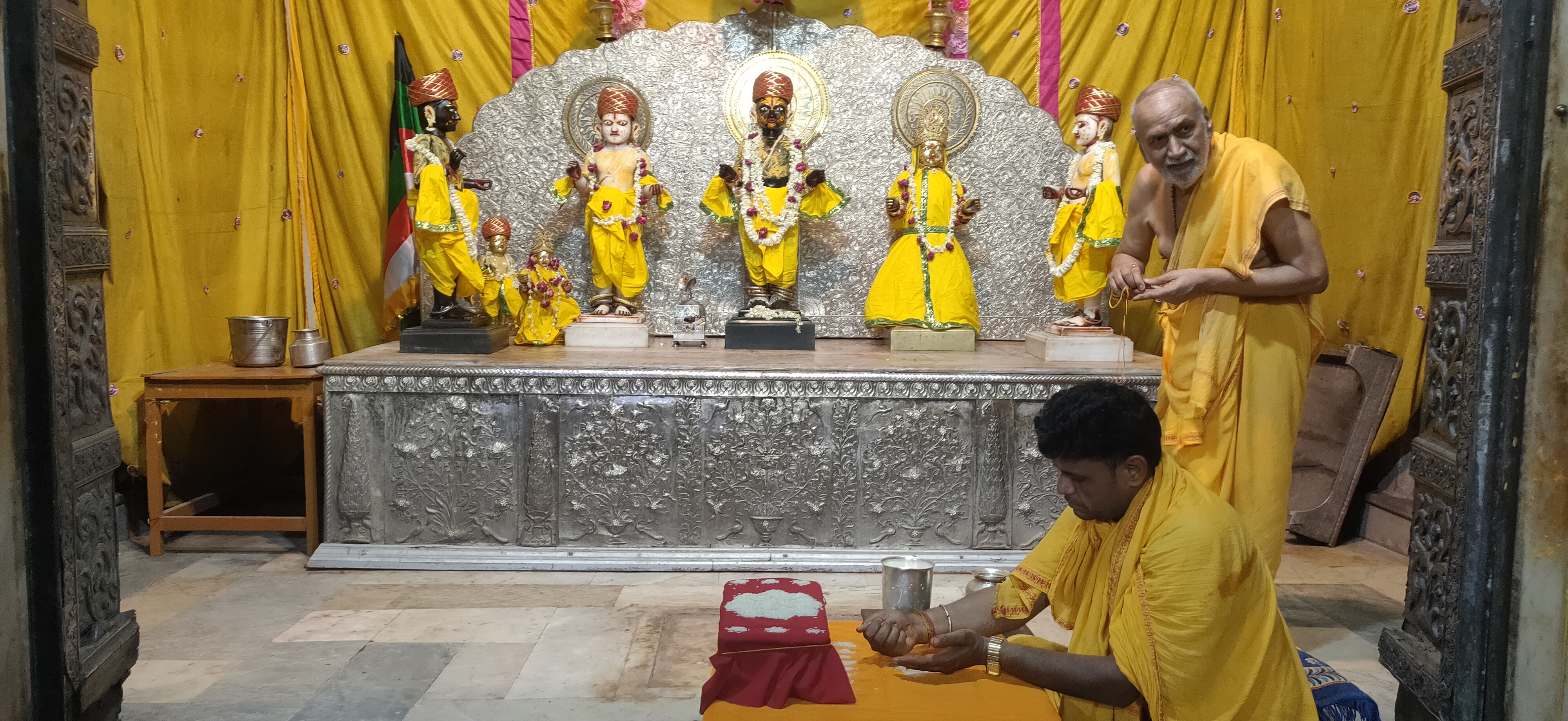 मंदिर श्री रामचंद्रजी का 130वां पाटोत्सव: राम दरबार का किया पंचामृत अभिषेक,
गूंजे वेद मंत्र