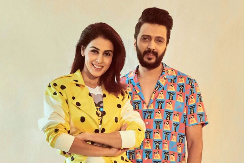 Riteish Deshmukh with wife Genelia cast vote