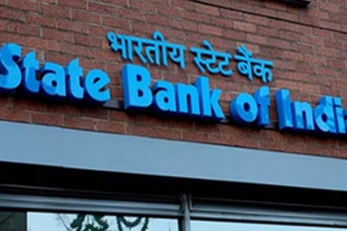 SBI FD Rate Hike : खुशखबरी! अब FD कराने वालों को मिलेगा ज्यादा ब्याज, SBI ने
अपने ग्राहकों को दिया तोहफा