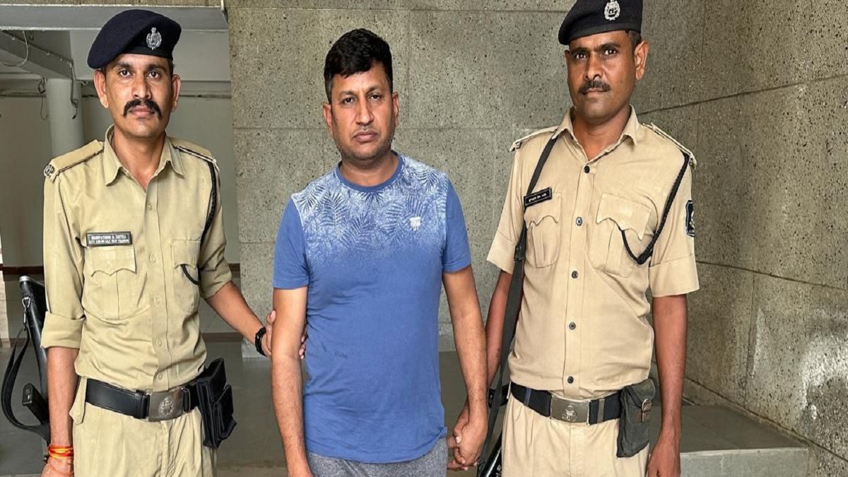 गुजरात में विदेशी शराब भेजने वाला इनामी बुटलेगर गोवा सेे गिरफ्तार - image