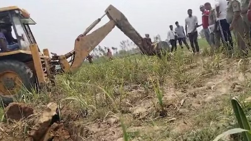 Severed heads legs of cattle found in Pakbada Moradabad