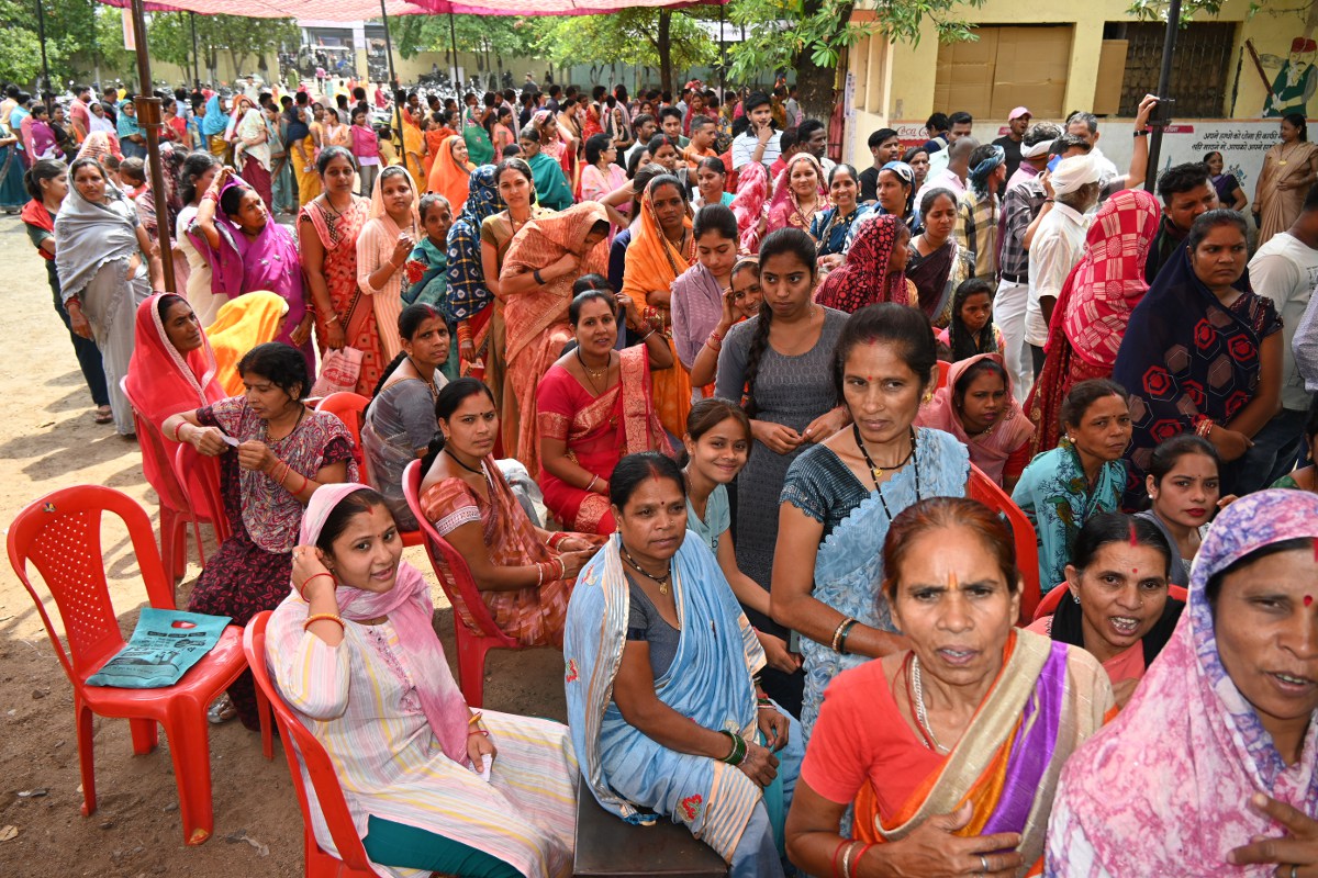 लोकसभा चुनाव 2024 : चुनई तिहार में उमड़ी भीड़, मतदाताओं में दिखा उत्साह, SEE
PICS - image