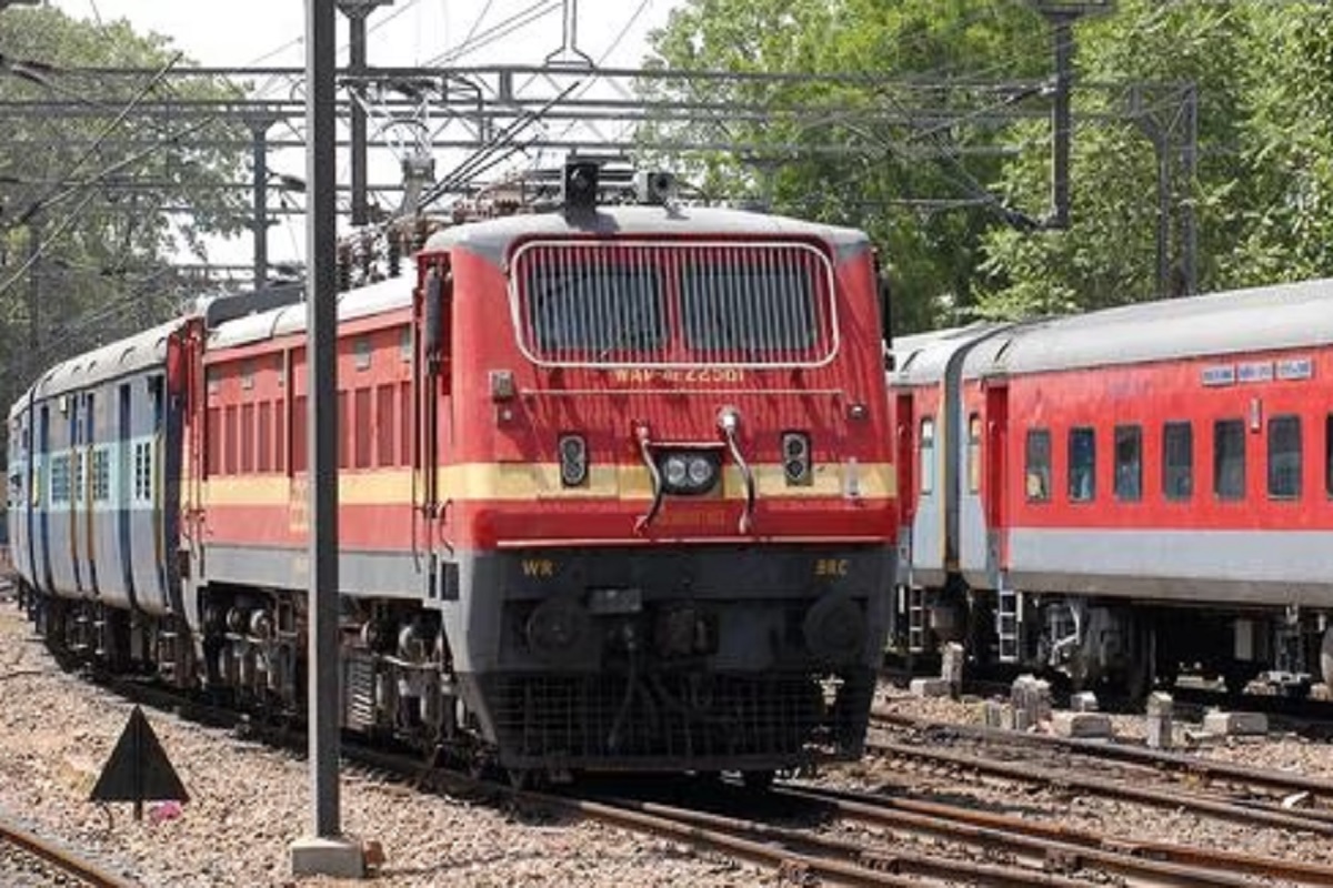 Indian Railways : जयपुर जंक्शन पर चल रहा री- डवलपमेंट कार्य, बदले रूट से चलेंगी
3 जोड़ी ट्रेनें - image