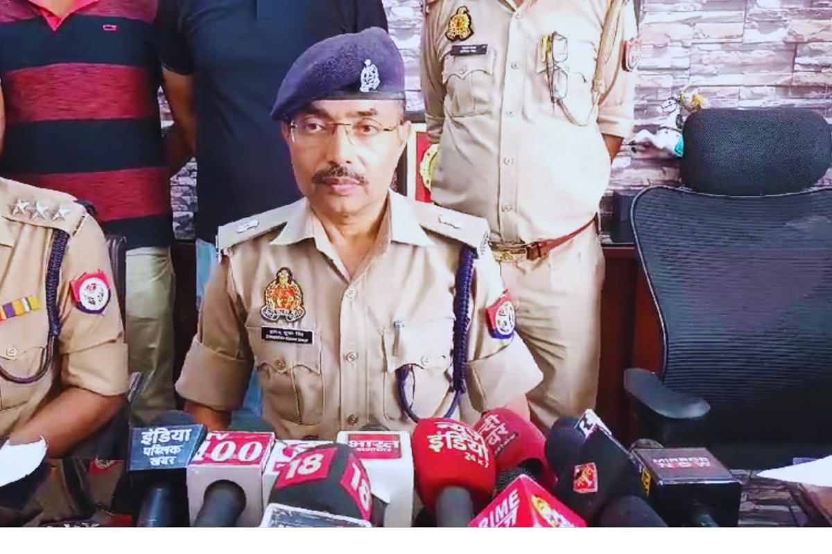 झांसी पुलिस ने 28 लाख की लूट का किया खुलासा, मुठभेड़ में बदमाशों के पैर में लगी
गोली