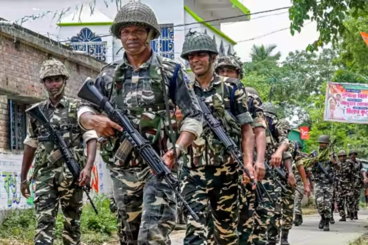 बंगाल में चुनाव के बढ़ते चरण के साथ बढ़ाई जा रही है सिक्योरिटी, जानें सूबे में
क्यों तैनात करने पड़ें CAPF के जवान