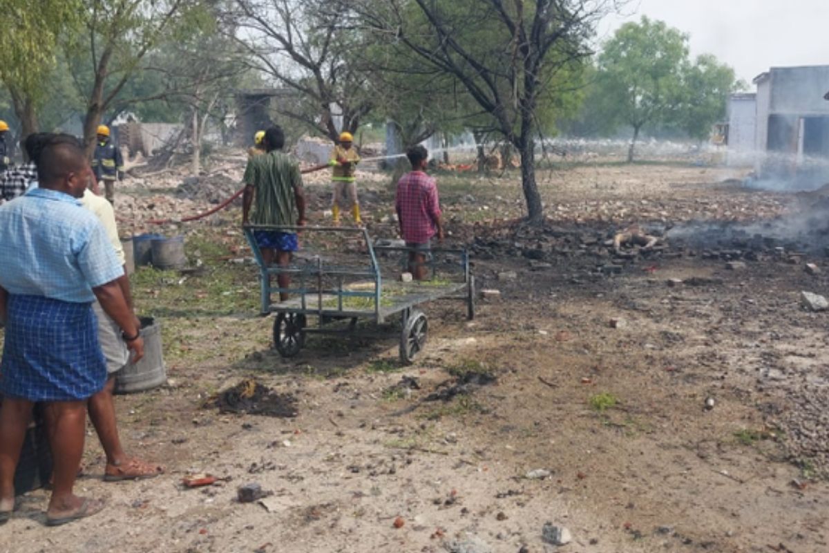 Tamil Nadu: शिवकाशी के पास पटाखा फैक्ट्री में विस्फोट, 8 लोगों की मौत 10 घायल