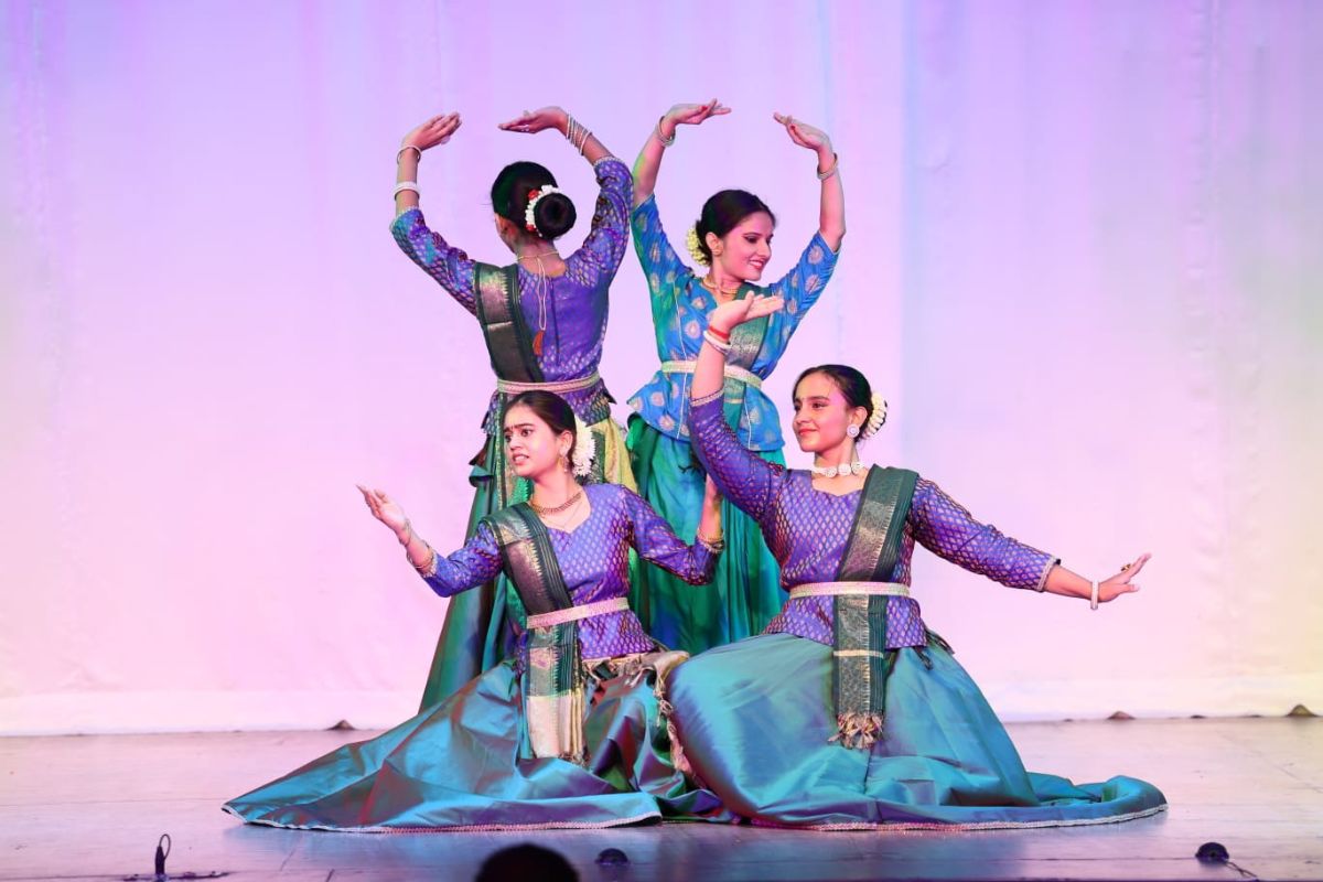 रिद्धिमा में दी गई रबिंद्रनाथ टैगोर को श्रद्धांजलि, नृत्य कला के अदभुत प्रदर्शन
से रोमांचित हो उठे लोग