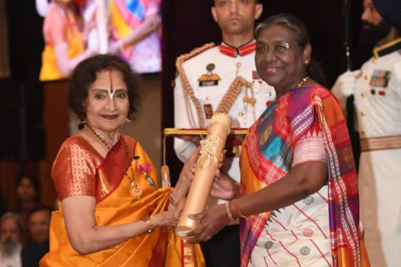 एक्ट्रेस वैजयंतीमाला को मिला पद्म विभूषण अवार्ड