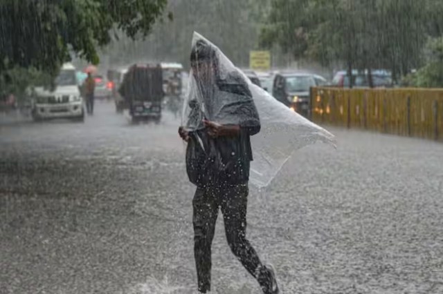 Monsoon Update 2024 - Man saves self from rains