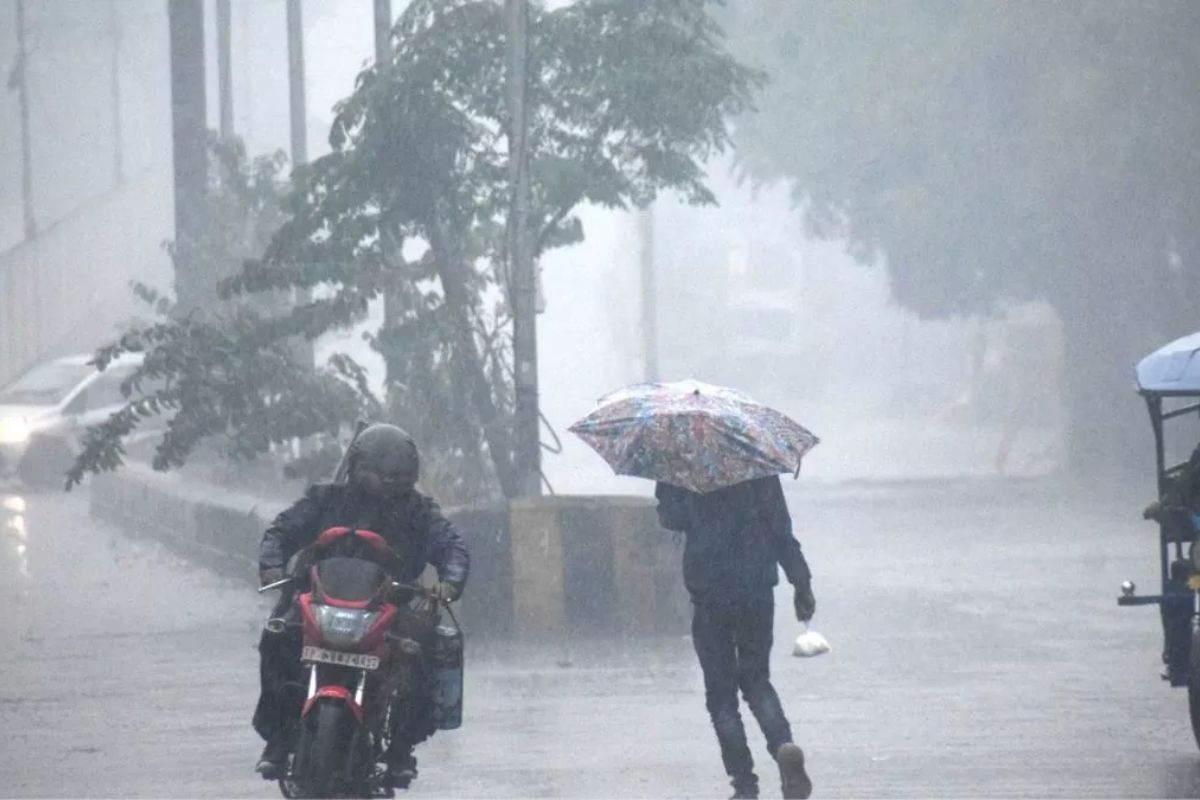 Weather Update: आ रहा पश्चिमी विक्षोभ, गरज-चमक के साथ दिल्ली-यूपी समेत कई
राज्यों में होगी बारिश, गर्मी से मिलेगी राहत