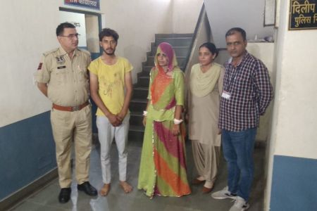 Wife along with lover murdered husband by slitting his throat