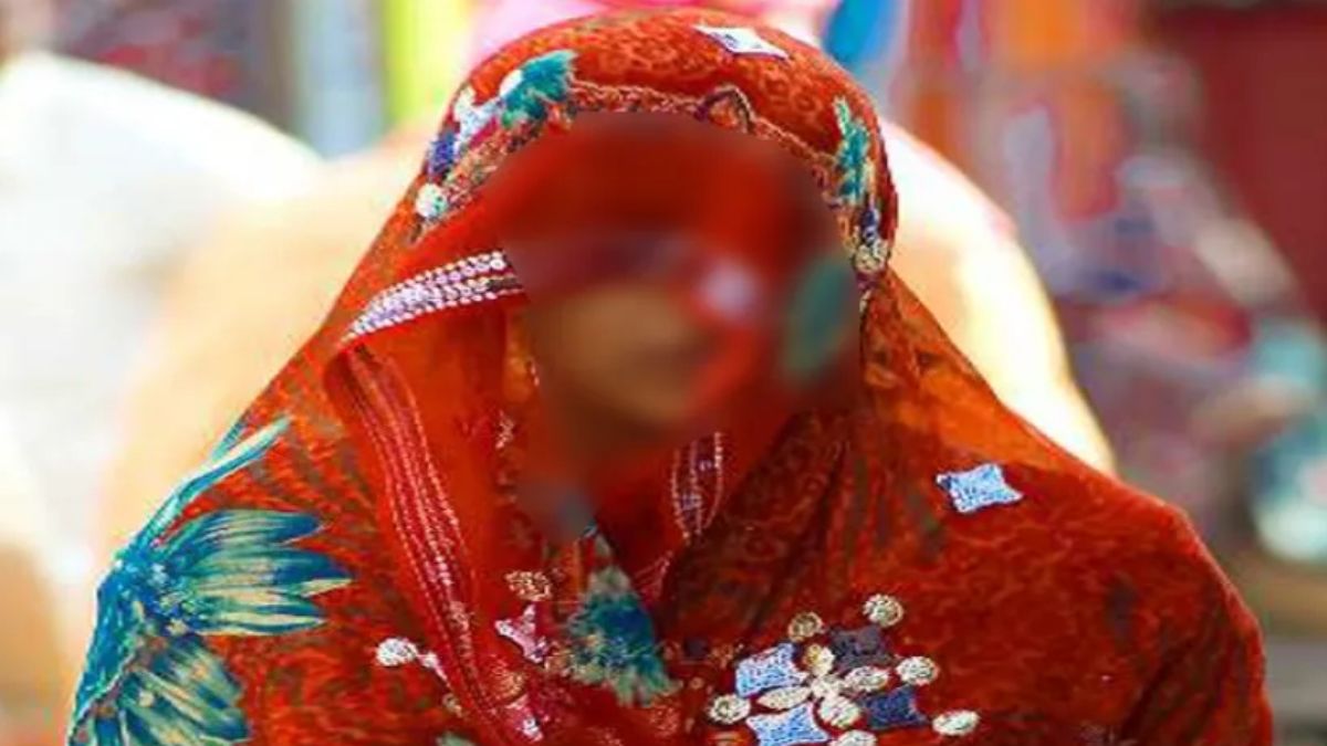 Rajasthan : 30 साल से अकेली रह रही विधवा को प्यार के जाल में फंसाया, शादी का
झांसा देकर किया दुष्कर्म और 21 लाख हड़पे - image