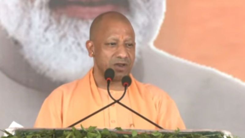Lok Sabha Elections 2024 Yogi Adityanath says that Samajwadi Party and Congress are fighting elections for family