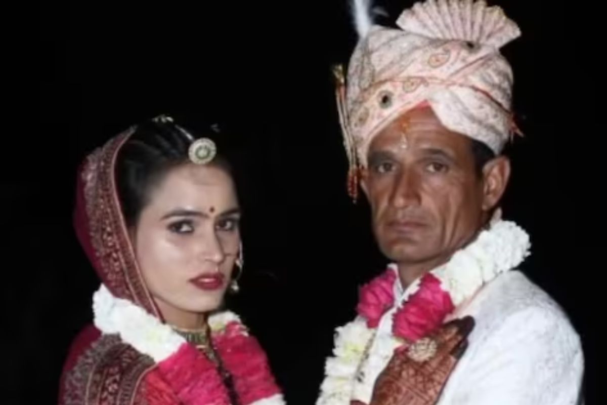 Viral Video: दादा की उम्र का दूल्हा और पोती की उम्र की दुल्हन, क्या जबरन कराई गई
शादी? - image