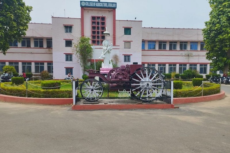 Agricultural University भीषण गर्मी में टंकी के गर्म पानी का अनूठा मामला सामने आया है। कृषि विश्वविद्यालय के कुलपति बंगले की टंकी का पानी गर्म हो जा रहा है। इससे कुलपति इतने परेशान हो
