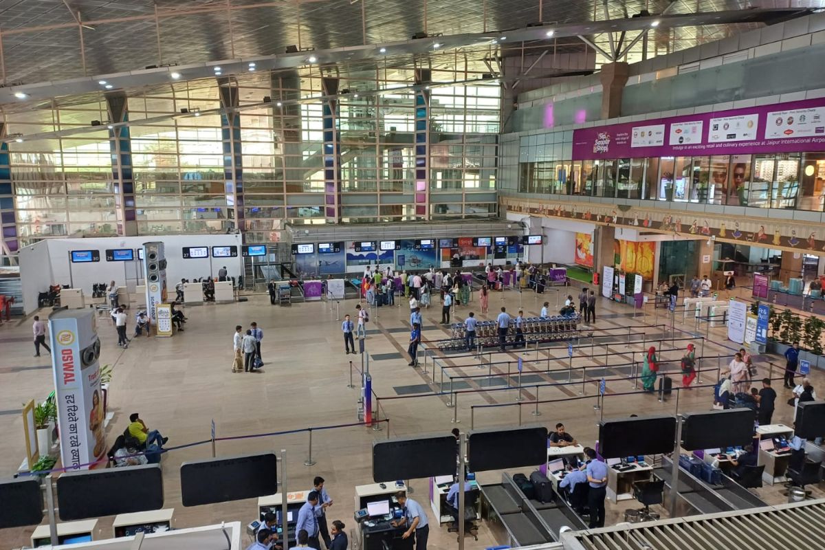 खुशखबरी… जयपुर एयरपोर्ट की बदलेगी सूरत, दिल्ली-मुंबई तर्ज पर यात्रियों को मिलेगी
सुविधाएं - image