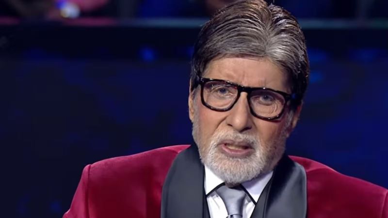 Amitabh Bachchan Complaints He Loses Track Of Time On Social Media