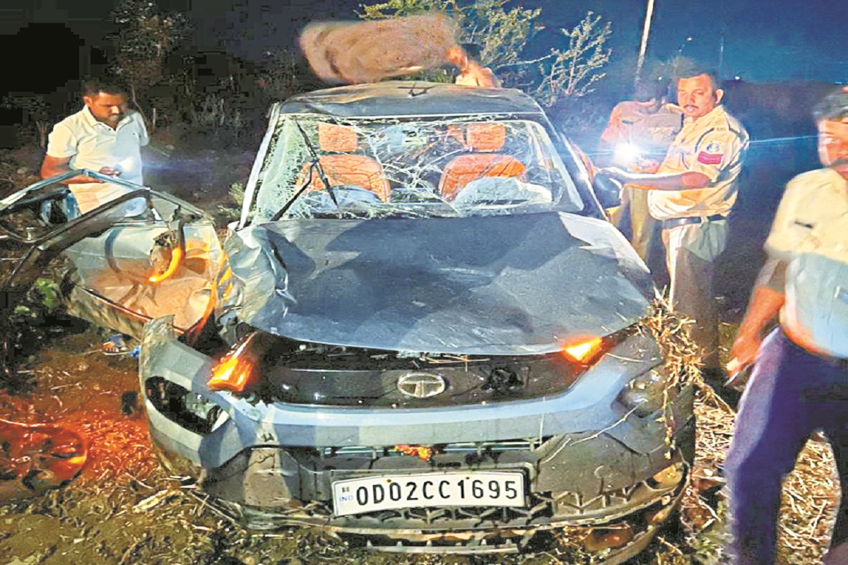 Dhamtari road Accident: एक्सिस बैंक मैनेजर की सड़क हादसे में दर्दनाक मौत, पत्नी,
बेटी व 2 स्टाफ घायल