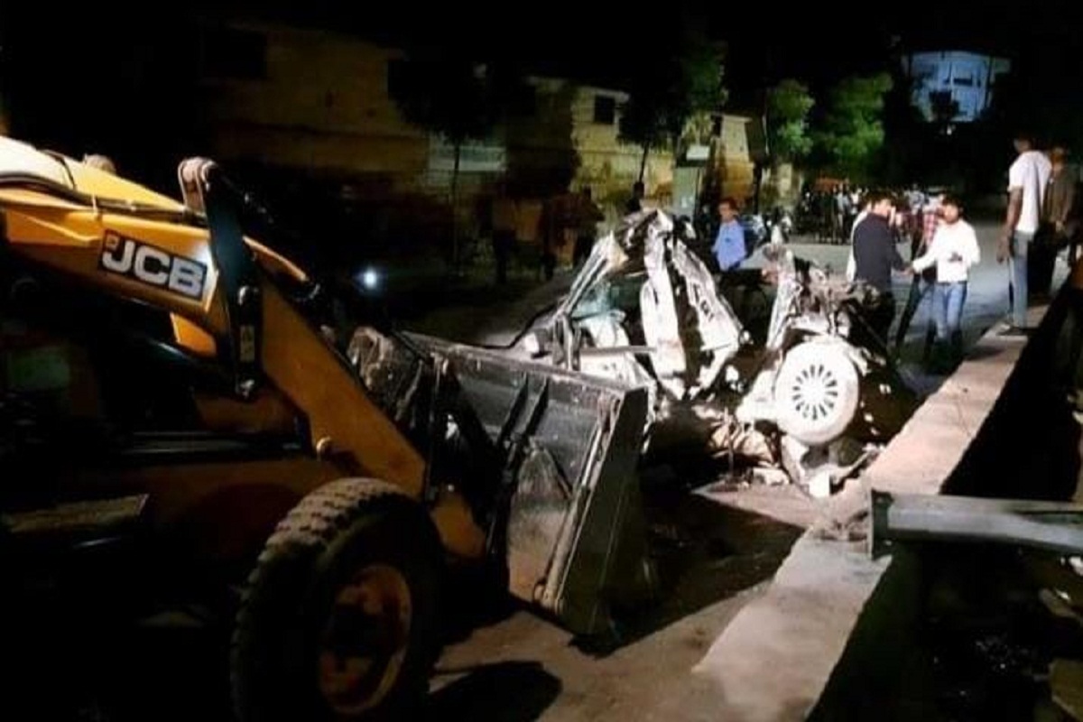 बिलासपुर में बड़ा हादसा! तेज रफ्तार ट्रक ने कार सवार को कुचला, मौके पर ही 2 की
मौत…2 गंभीर - image