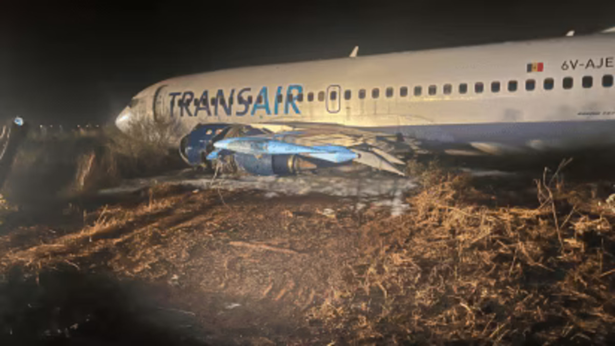 Boeing विमान के साथ फिर हुआ हादसा, फिसलकर रनवे से उतरा और घायल हुए 10 लोग - image