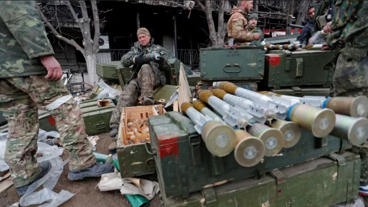 अमेरिका ने रूस पर लगाया यूक्रेनी सेना के खिलाफ केमिकल हथियार इस्तेमाल करने का
आरोप - image