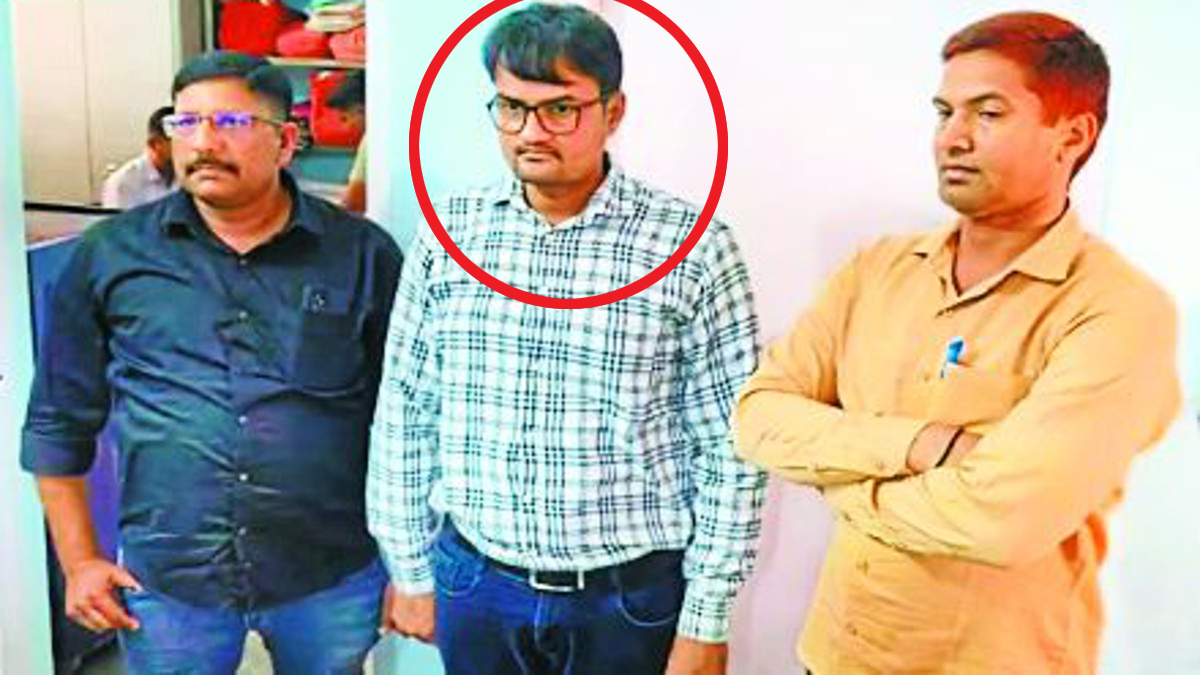 दस हजार रुपए रिश्वत लेते ब्लॉक प्रोग्राम मैनेजर गिरफ्तार
