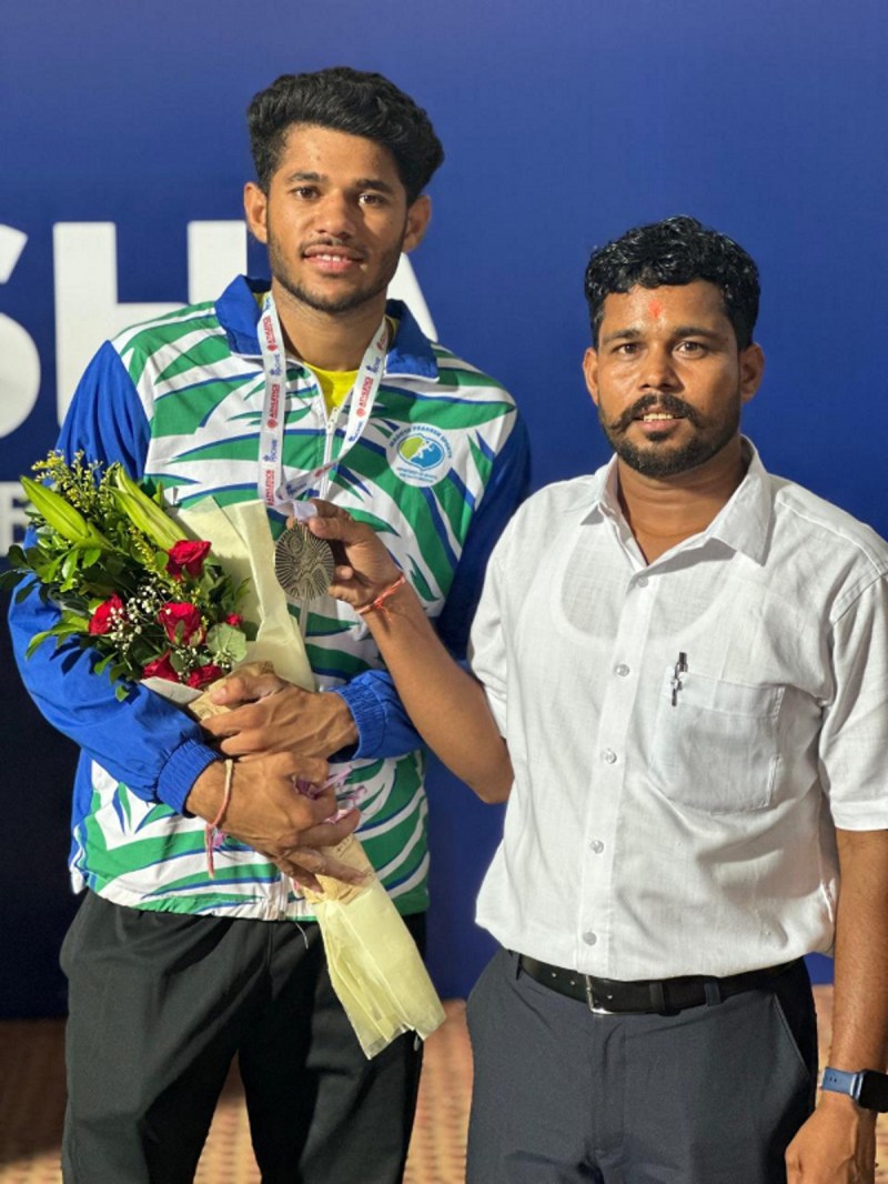 Pole vault player Dev Meena and coach Ghanshyam selected in the Indian athletics team