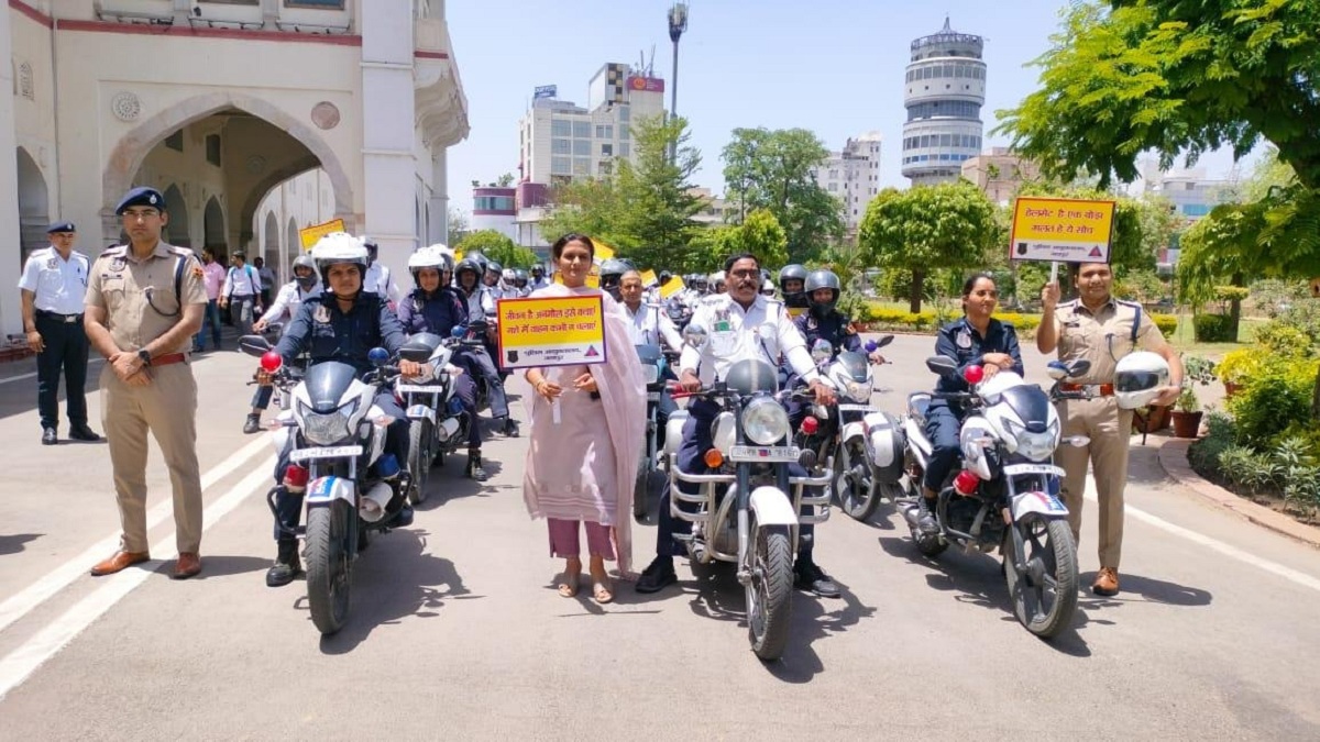महिला सुरक्षा जन जागरूकता अभियान के लिए निकाली बाइक रैली