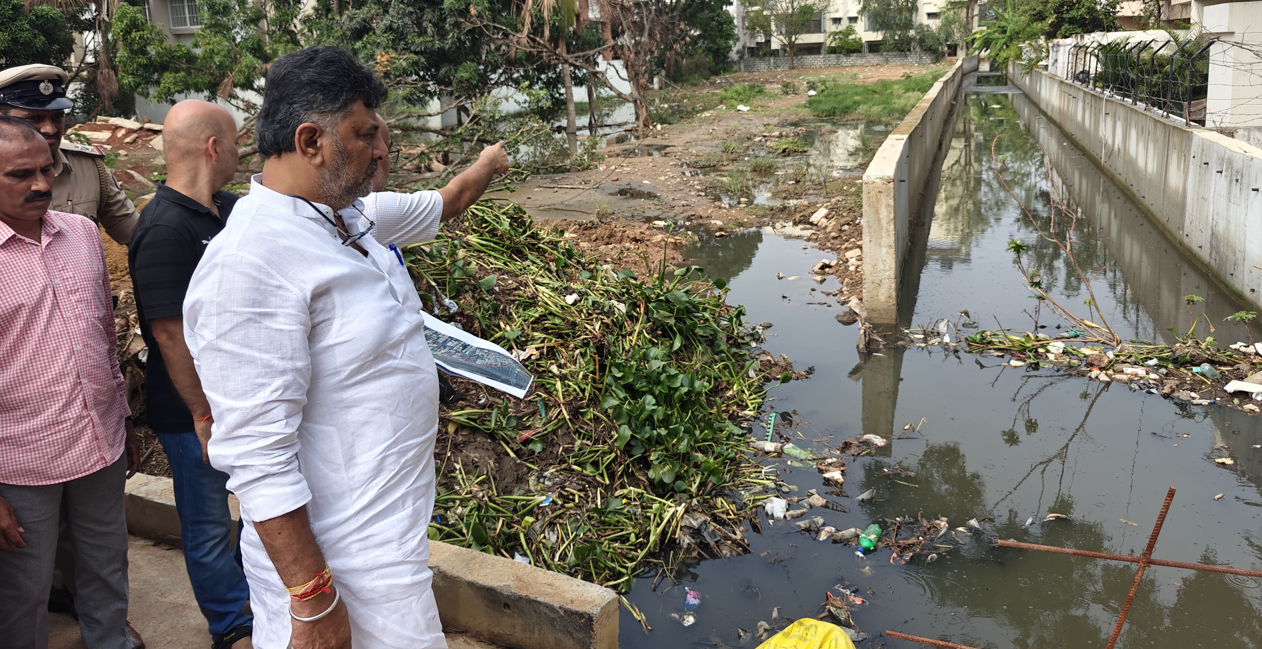 बेंगलूरु : उप मुख्यमंत्री ने किया वर्षा प्रभावित क्षेत्र का दौरा - image