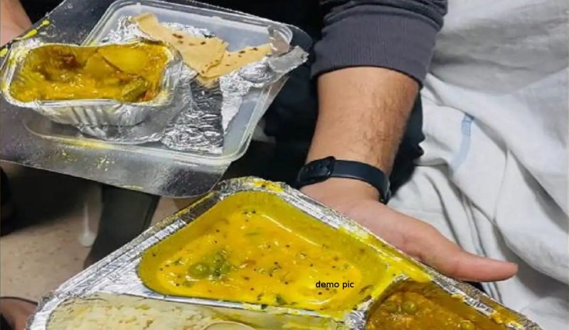 food in Sanghamitra Express