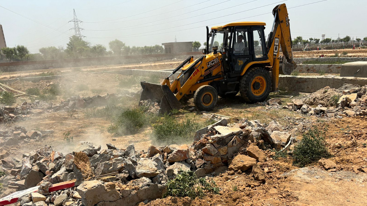 जयपुर में 21 बीघा भूमि पर बसाई जा रही 3 अवैध कॉलोनियों को JDA ने किया ध्वस्त - image