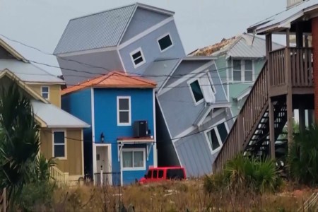 Storm wreaks havoc in America, 20 people died